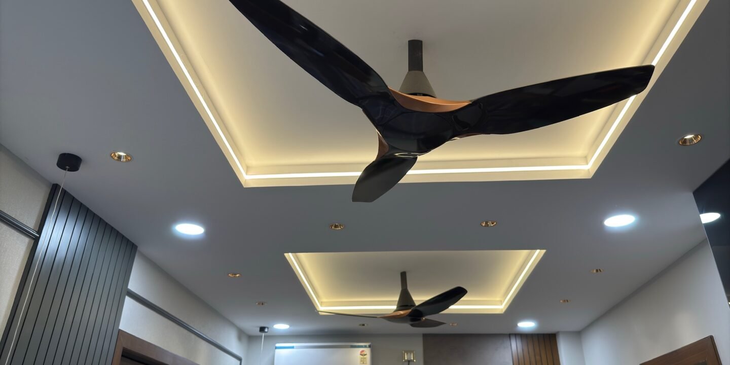 Home 51 Ceiling fan with lighting in living room